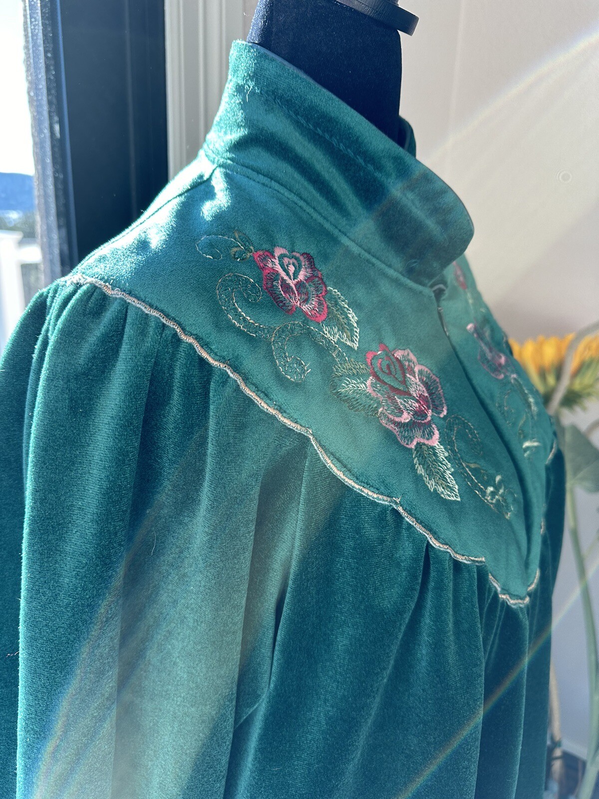 EUC Vtg Gilligan O’Malley Green Velour Made USA M 12-14 Embroidered Floral Zip