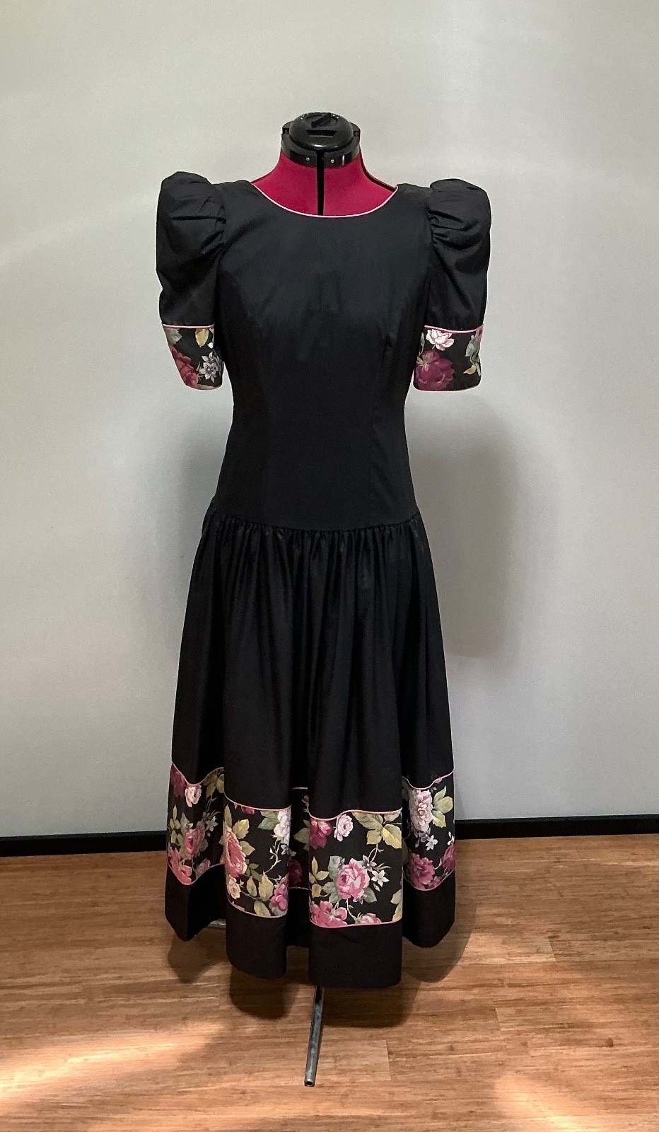 Vintage Leslie Lucks Black & Pink Floral Drop-waist Short Sleeve Dress size 4