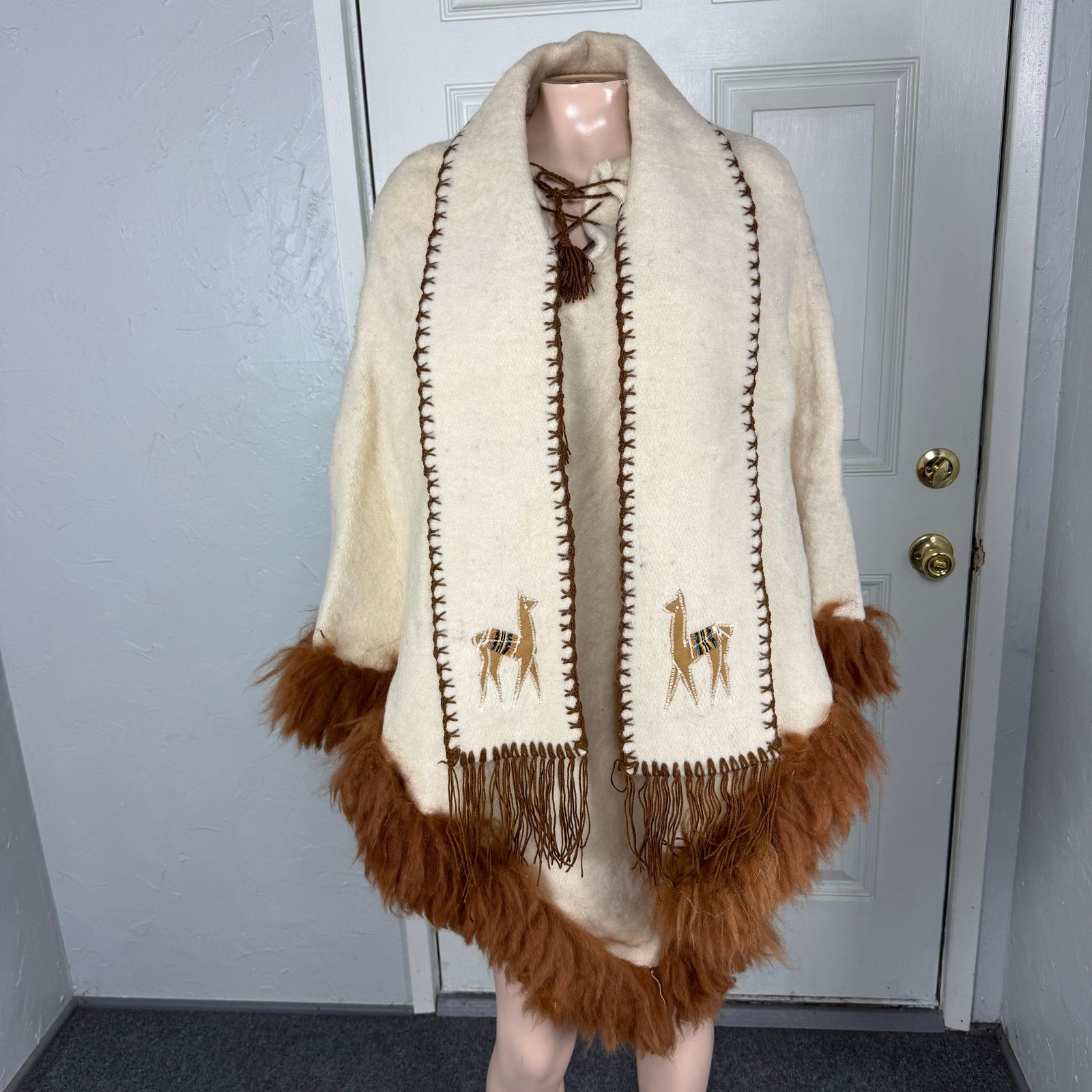 Vintage 70&rsquo;s Poncho Shawl Sweater One size Cardigan Unisex Fringe Alpaca Wool