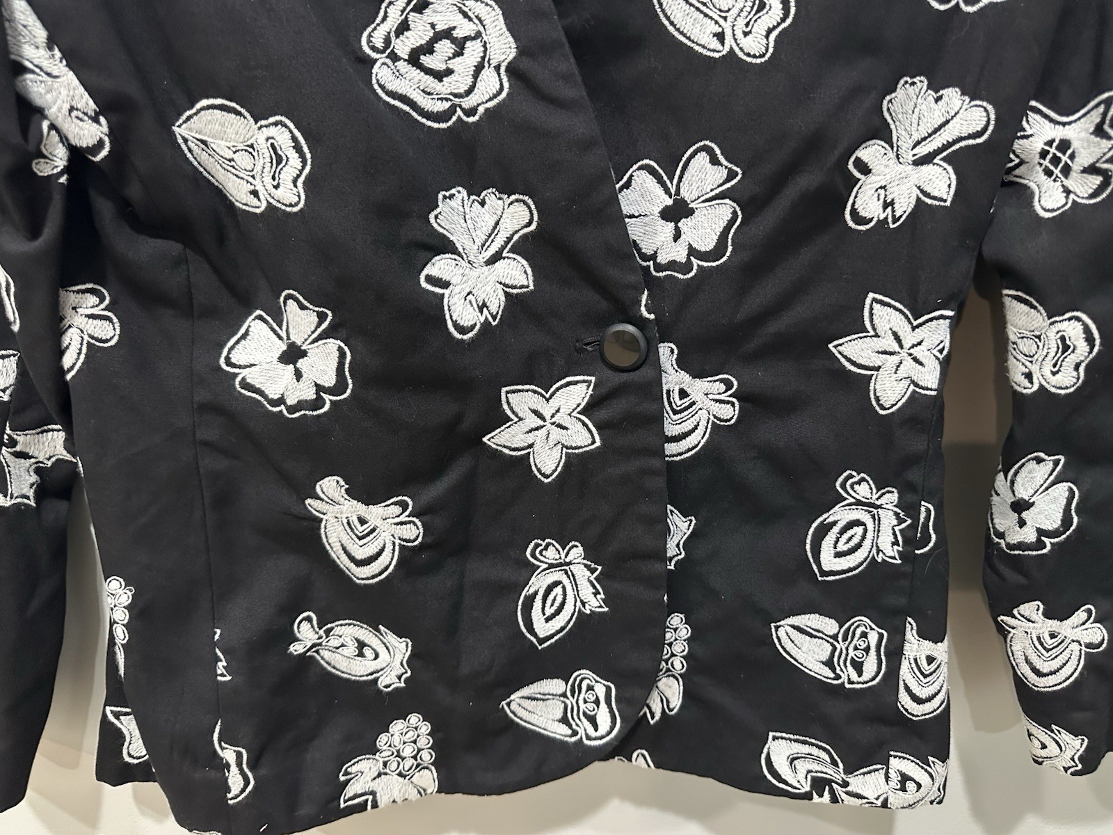 Vtg Emanuel Ungaro Ter Blazer Embroidered Woman’s Size 12 Floral Black Hong Kong