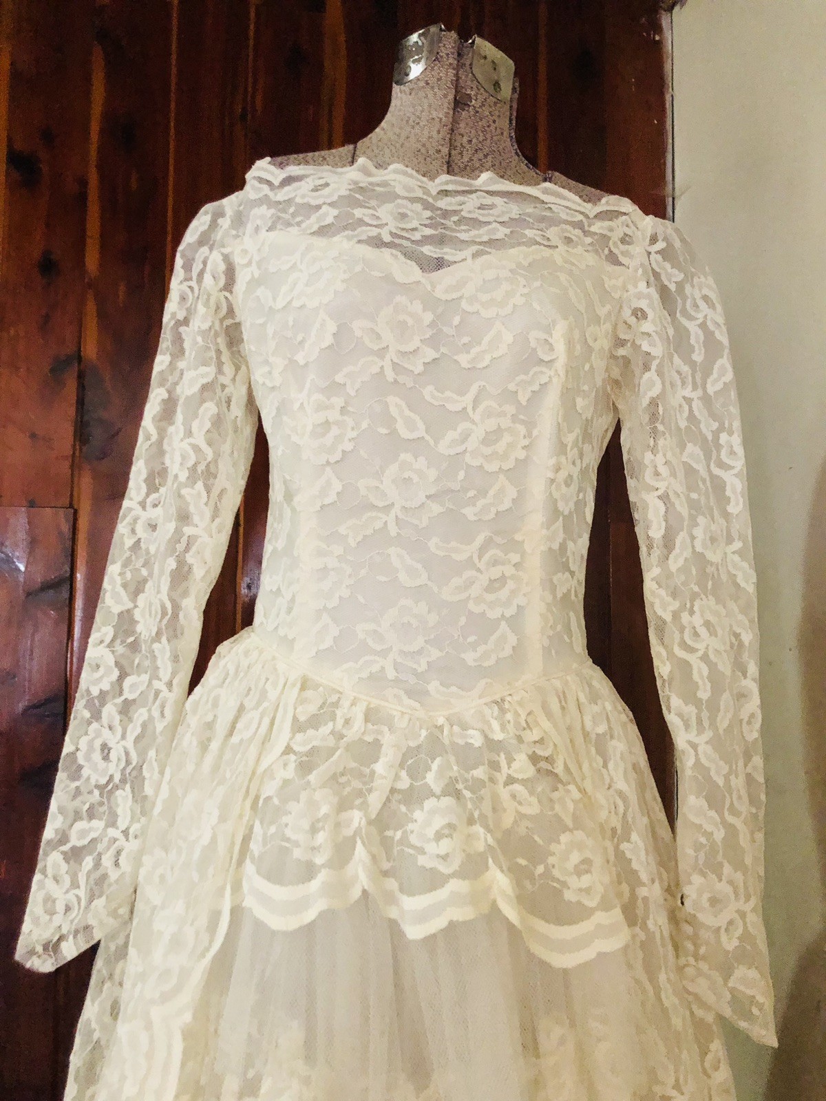 Vintage 1950’s Lace And Tulle Crème Puff Wedding Gown Dress 34-26-60