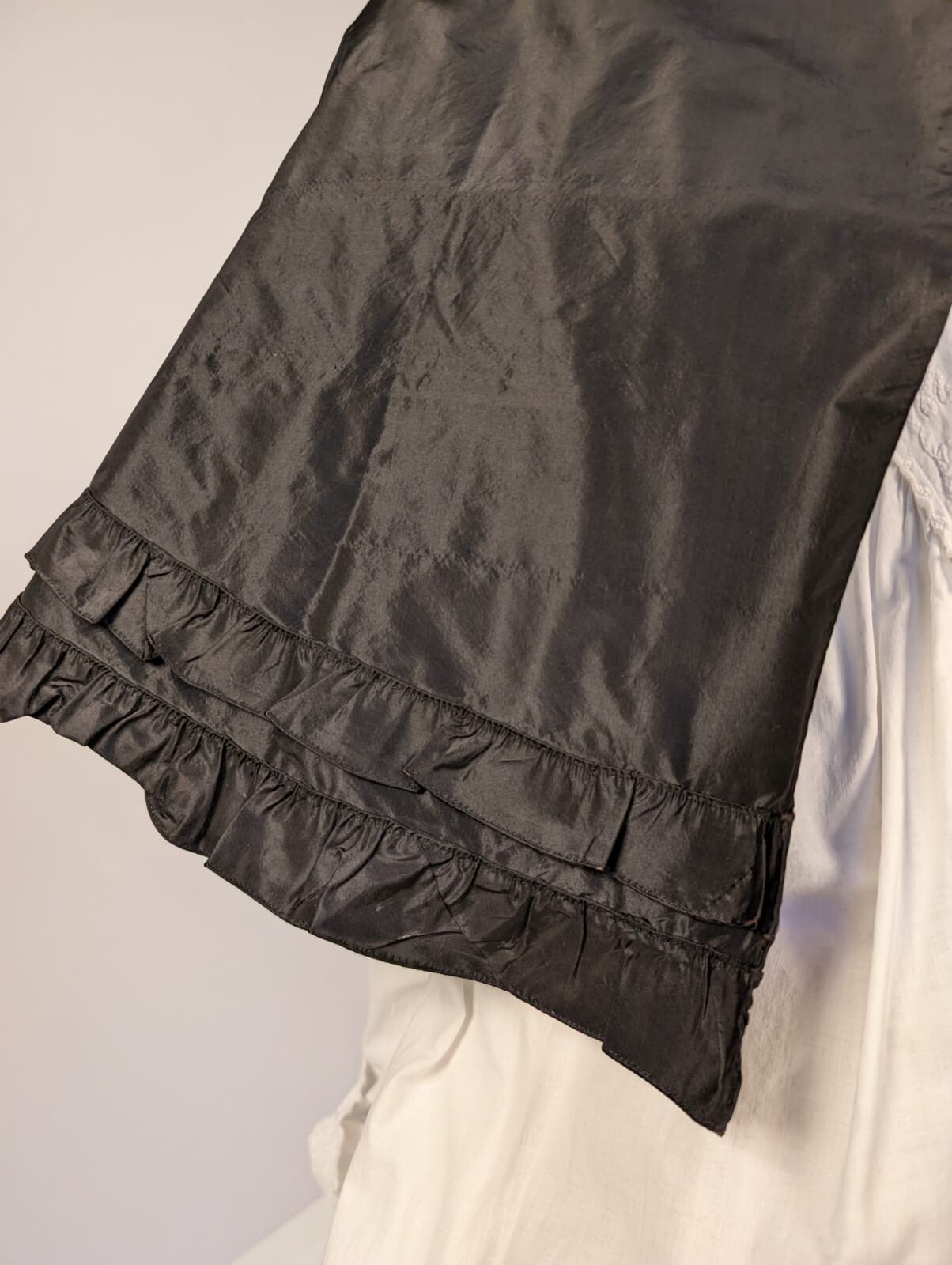 CIVIL WAR 1860’S BLACK SILK TAFFETA CAPE FR THE JOHN WAY BEEDE ESTATE PF NH