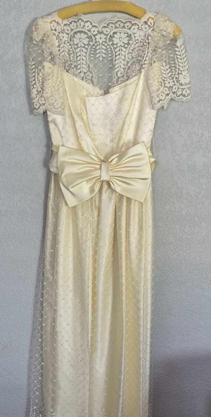 Vintage 1980&rsquo;s Ivory and Lace Dress with Satin Bow. Size Small. Wedding Dress?
