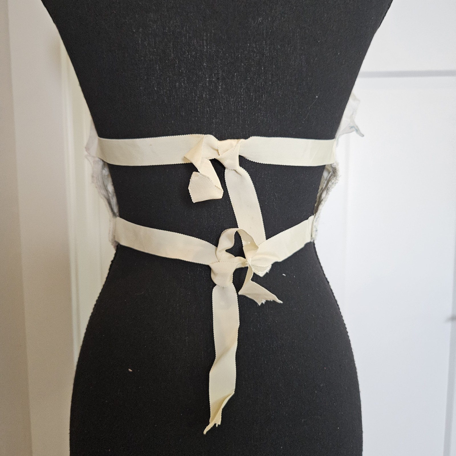 Vintage 60s Catch A Guy Handkerchief Embroidered Floral Halter Crop Top Tie Back