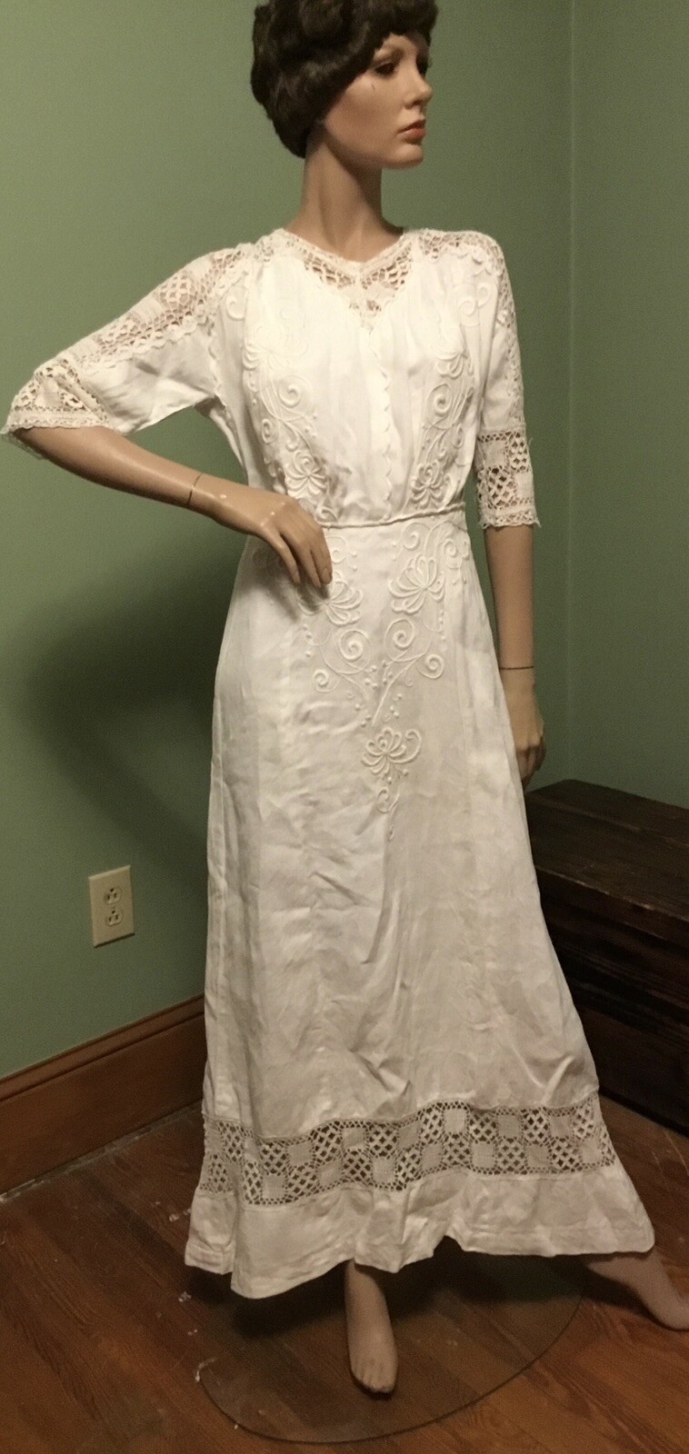 Antique Edwardian White Linen/Lawn Irish Crochet/Lace/Cut Work Tea DRESS