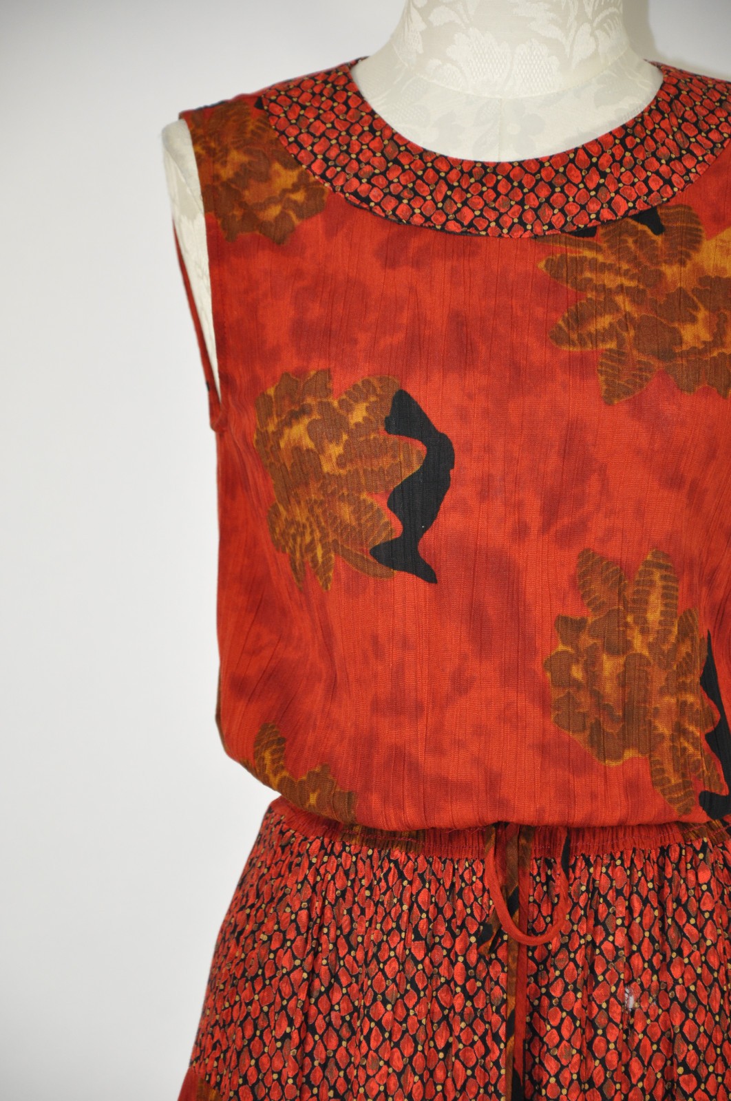 90s Vintage Rust Red Rayon Autumn Leaf Print Sleeveless Midi Dress Women S M