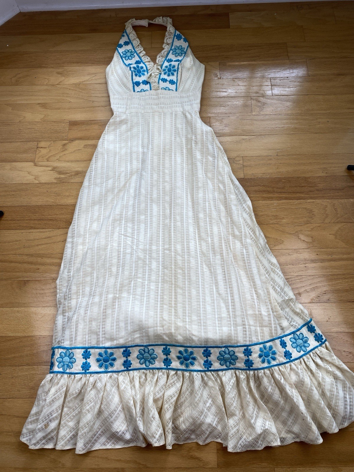 Vintage 1970s Maxi Dress Embroidered Floral Ruffle Halter Hippie Festival Boho 5