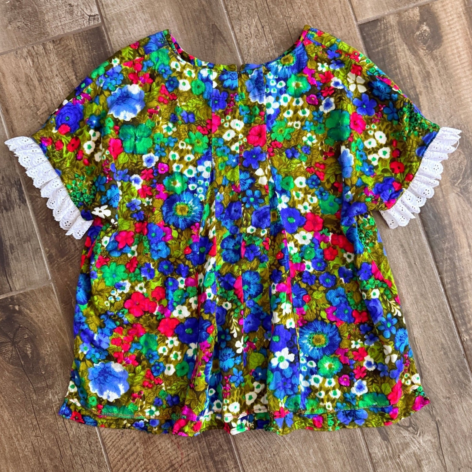 Vintage 70s Women&rsquo;s Kitschy Floral Eyelet Ruffle Blouse, Multi,L