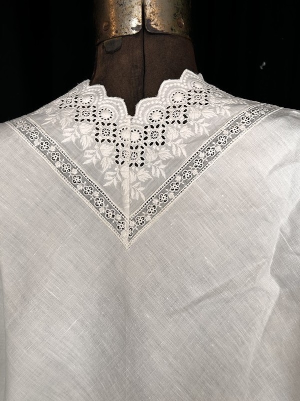 antique nightgown white linen eyelet lace Edwardian bust 46 original 1900-20