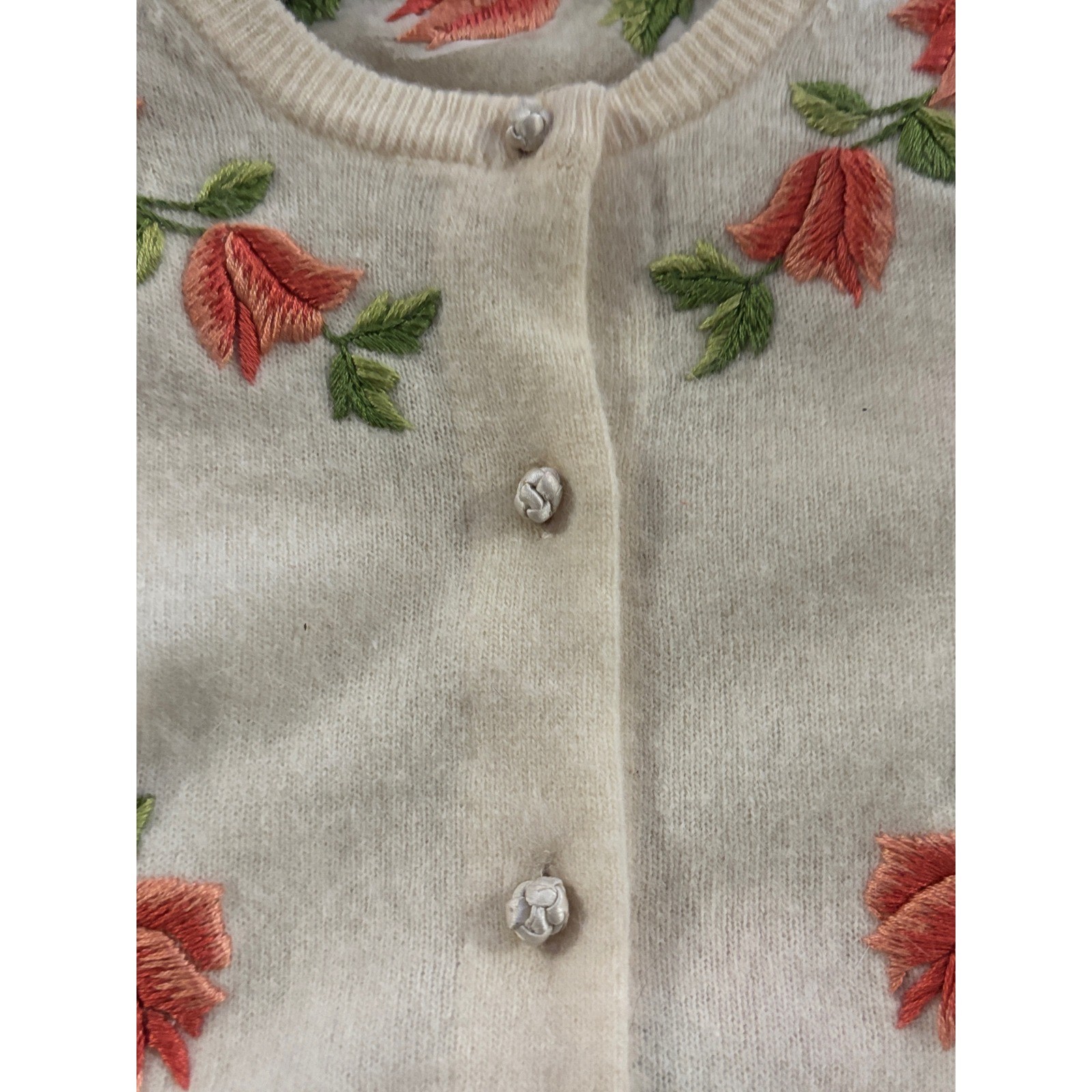 Vtg Elegance Craft Co Floral Embroidered Sweater in Kowloom Cream Scalloped Hem