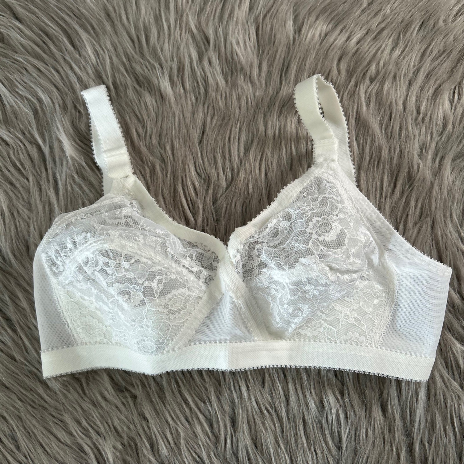 Vintage Playtex Cross Your Heart Wireless Bra Womens Size 36C White Floral Lace