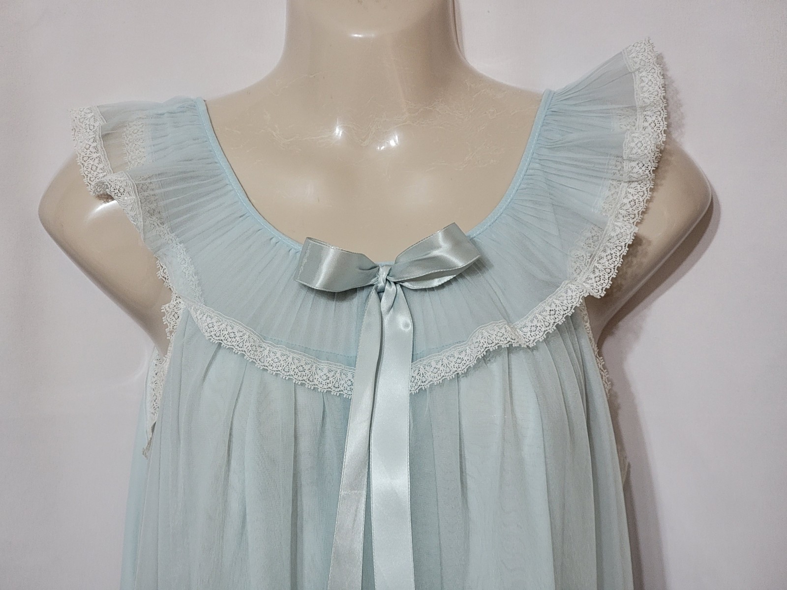 VINTAGE NYLON CHIFFON RUFFLED NIGHTGOWN LONGERIE LIGHT BLUE ARISTOCRAT MED USA