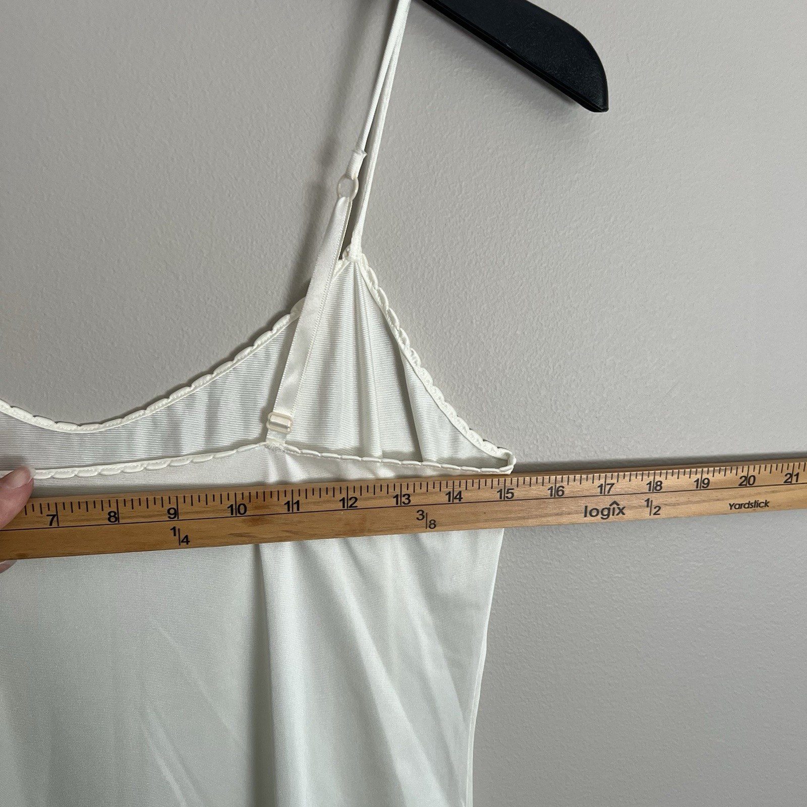Vintage Slip SIZE SMALL 32 White Classic Nylon VANITY FAIR formal