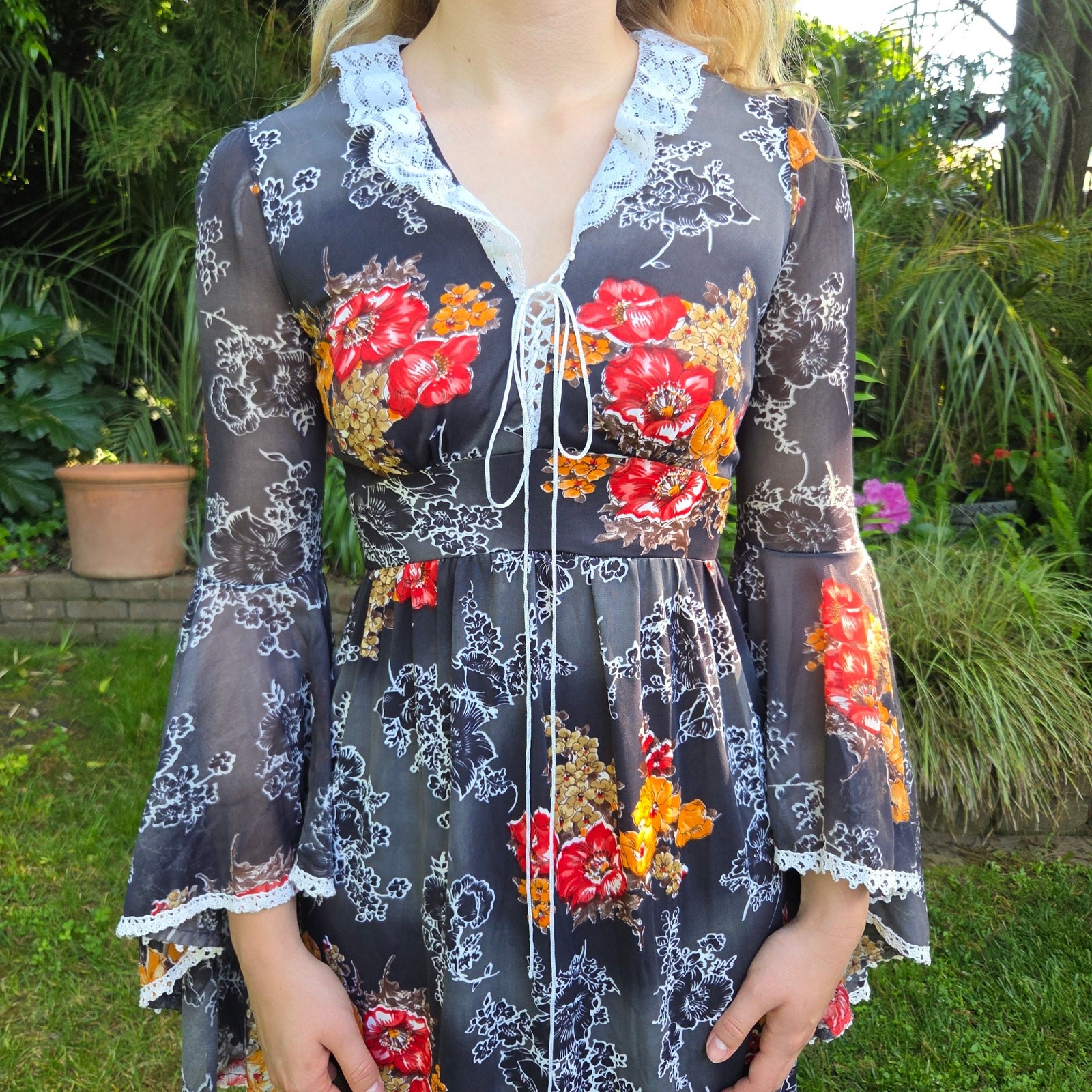 Young Edwardian Vintage 70s Prairie Dress Size S 9 Black Bell Sleeves Hippie