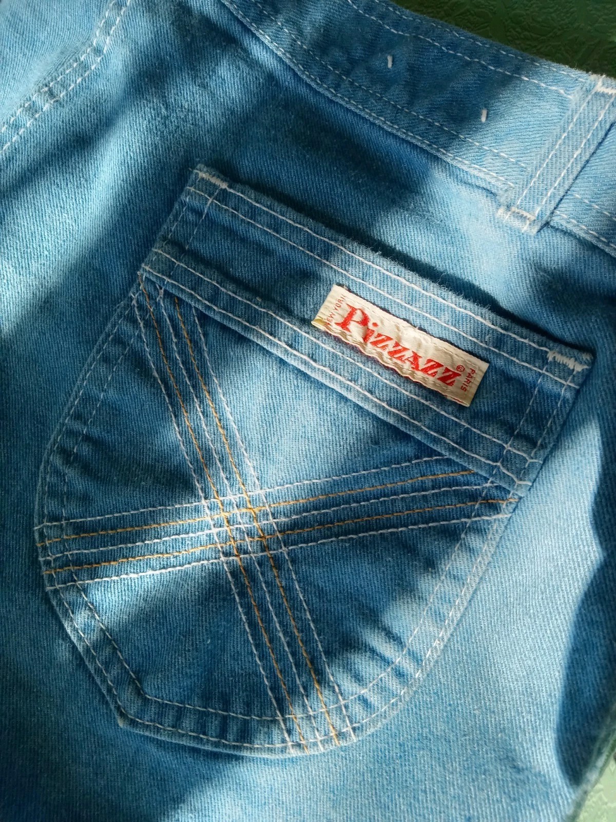 Vintage Pizzazz High-Waisted Straight Leg Women&rsquo;s Soft Jeans 28 Waist, 30 Inseam