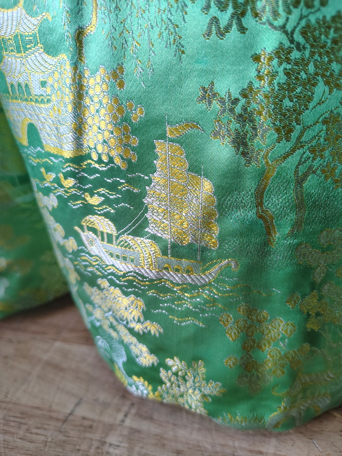 1950&rsquo;S LADIES GREEN SILK BROCADE JACKET AND MATCHING DRAWSTRING HANDBAG YOKOHAMA