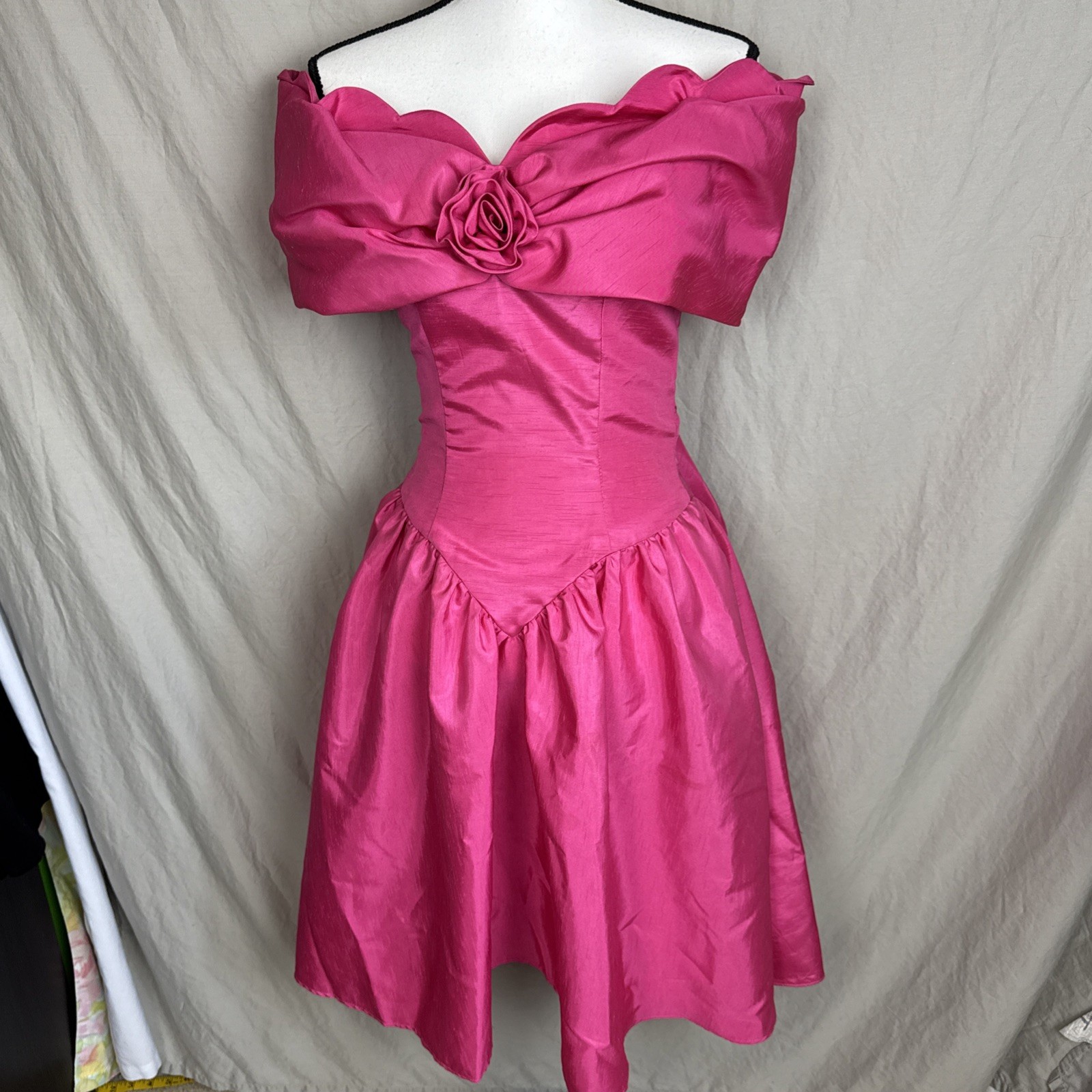 Vintage 1980&rsquo;s Sm/Med Hot Pink Prom Party Dress Rose Flower Taffeta Formal