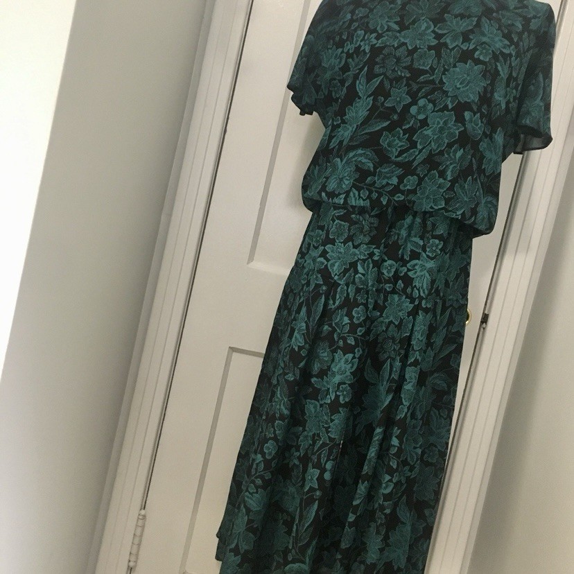 Vintage Dress short sleeve Green and Black Floral Print Sz. 10 Items California