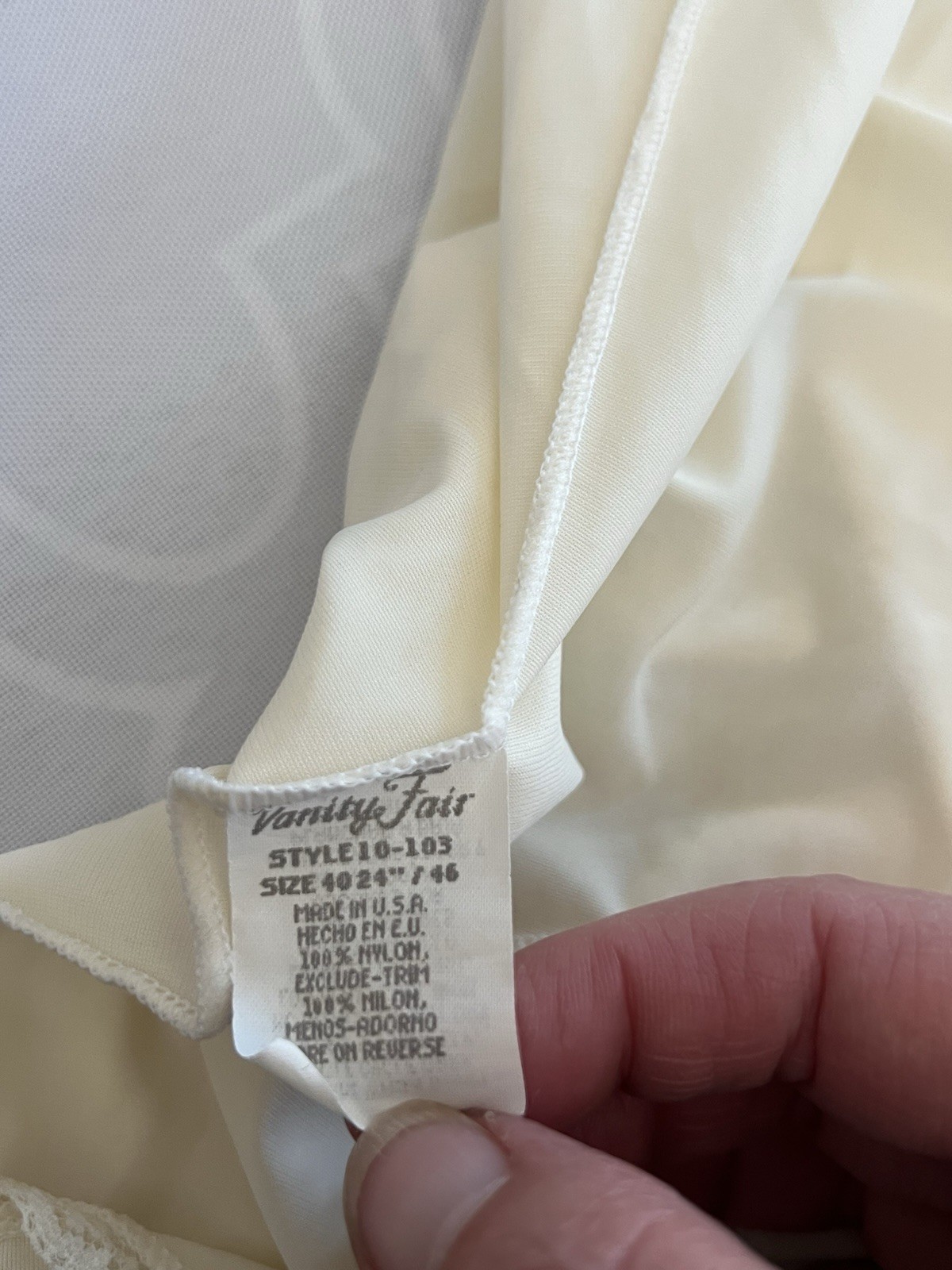 Vanity Fair Nylon Rosette Lace 24” Full Slip Size 40 Everyday Layers #10-103