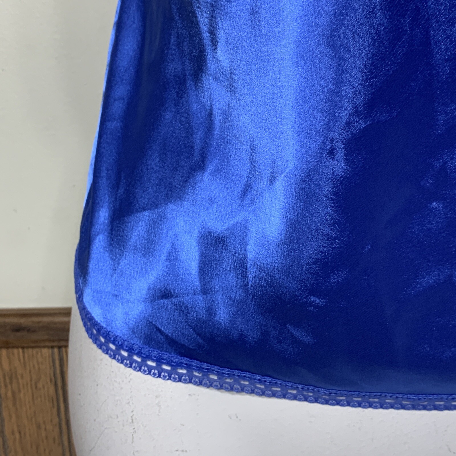 Enchanting Liquid Satin Cami Top Camisole Shirt Size Medium Glossy Sapphire Blue