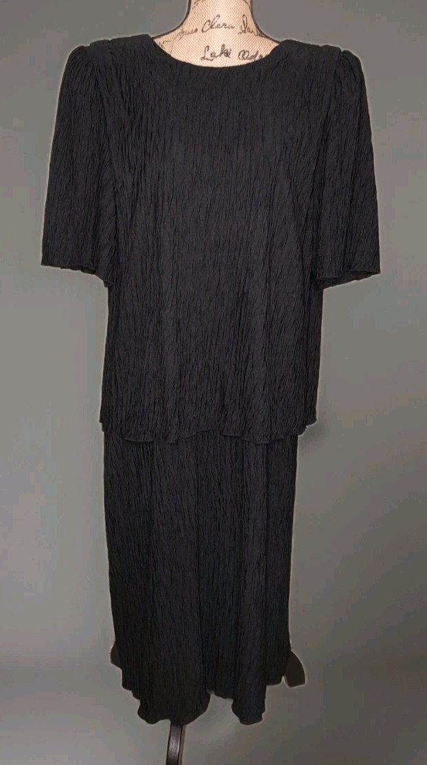 Vintage Ricardo e. Barone – Black Layered Crinkle Crepe Dress – Size 16 1/2