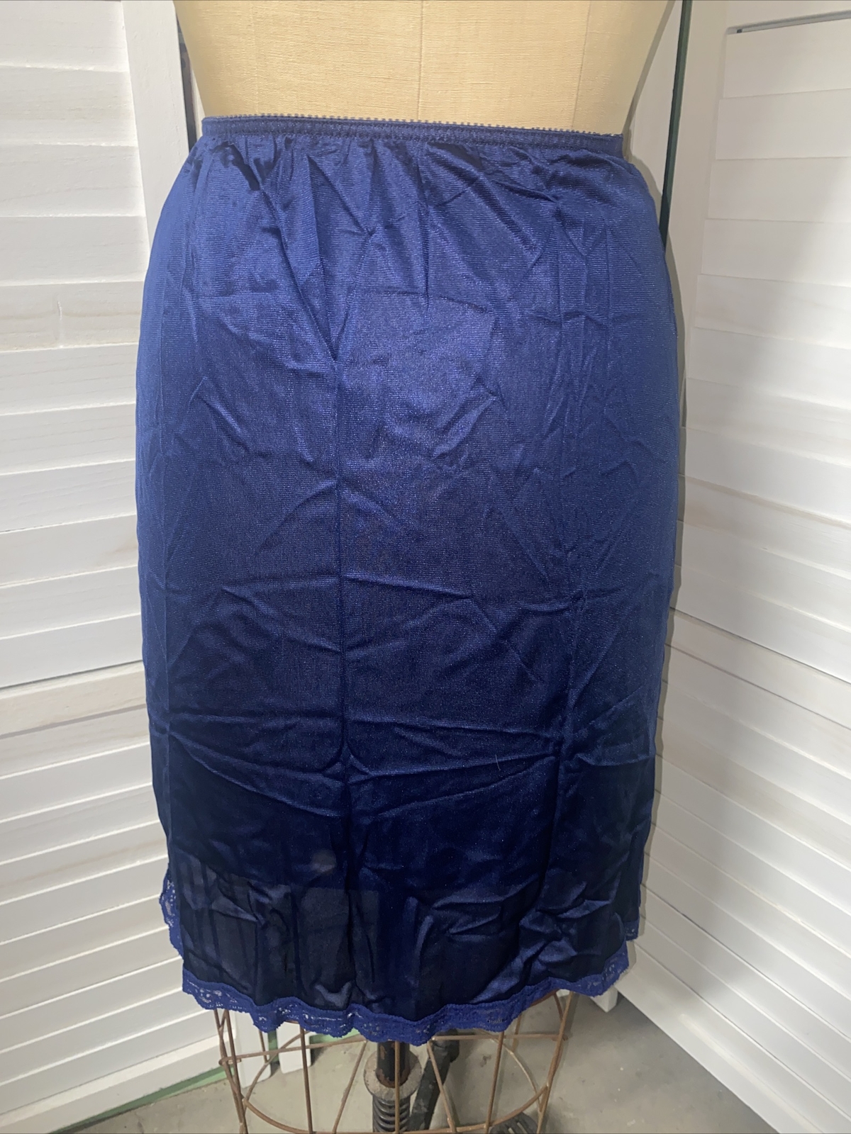 Vintage 70s 80s Warner’s Navy Blue Nylon/Lace Half Slip Size Small USA Made