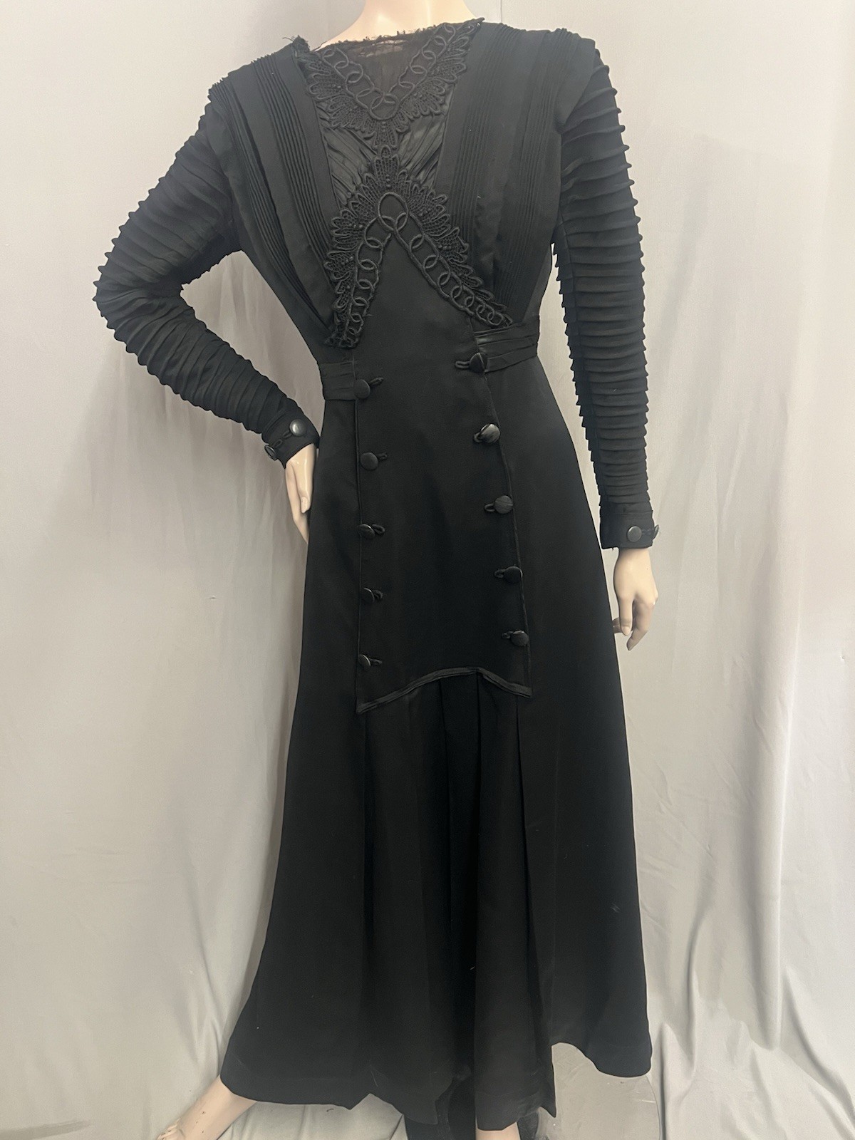 1906-1910 Black Wool Daytime Winter Dress