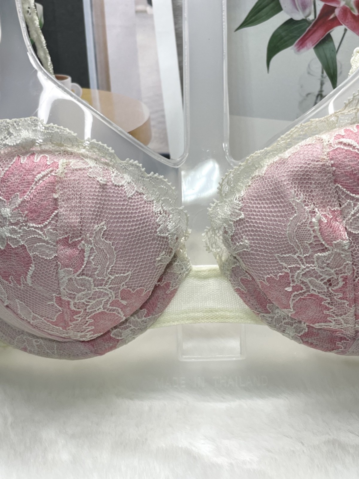 VTG WACOAL Pink Lightly Lined Soft Cup 30B Nylon Lace Underwire Bra Back Closure