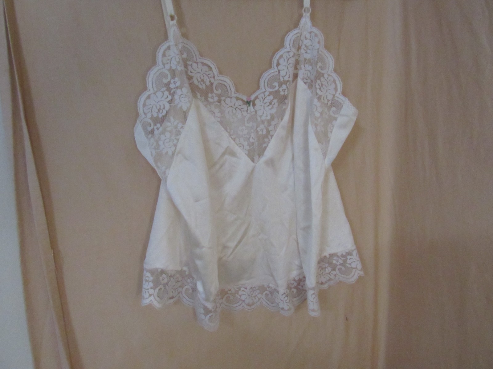 VTG Maidenform Cream Chantilly Camisole Size 36