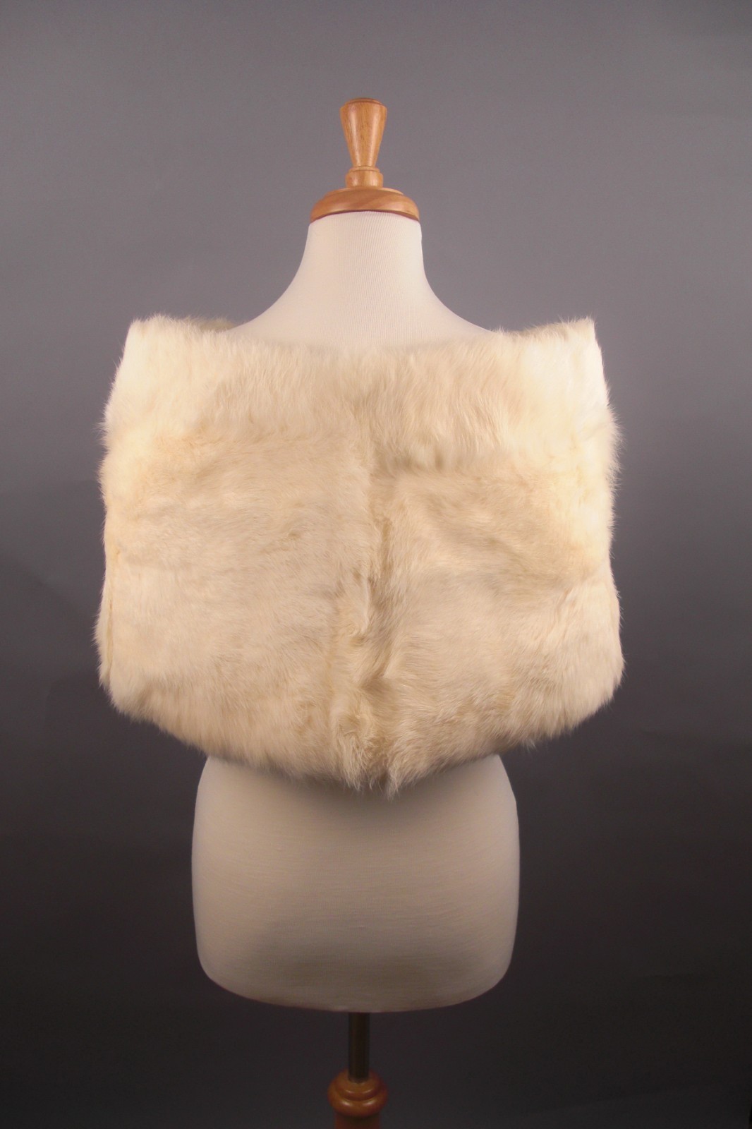 WHITE STOLE &lsquo;Princess&rsquo; Ivory Rabbit Fur Shawl | Old Hollywood Glamour (S-M)