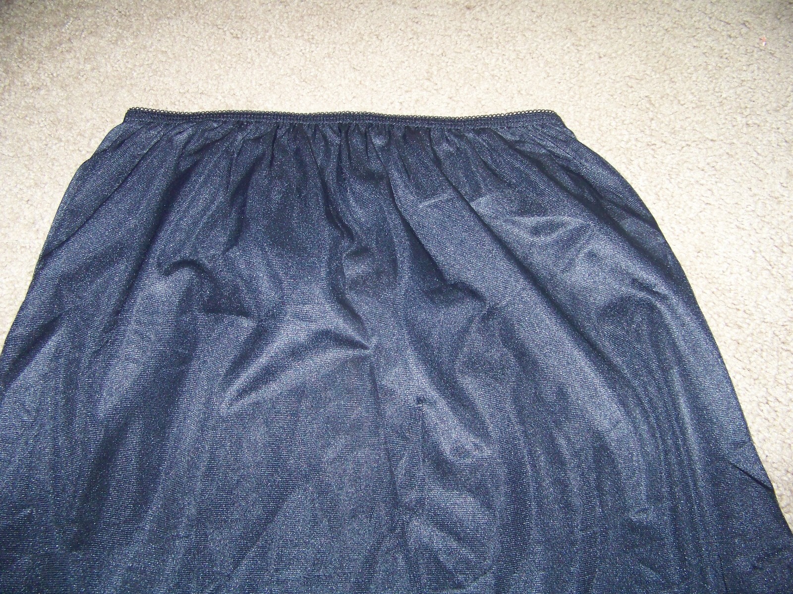 VTG BLACK HALF SLIP SZ SMALL 25&Prime; MADE IN THE USA NYLON W/LACE #721 CLEAN NICE!