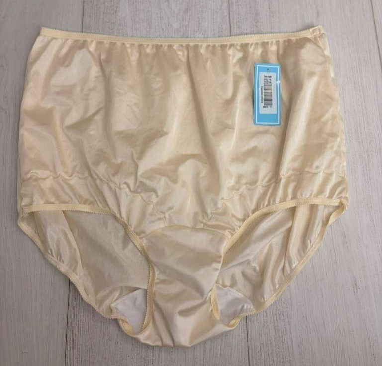 NWT Dixie Belle Vintage Nylon Panties Sz 13 Beige Scalloped Leg Style 719