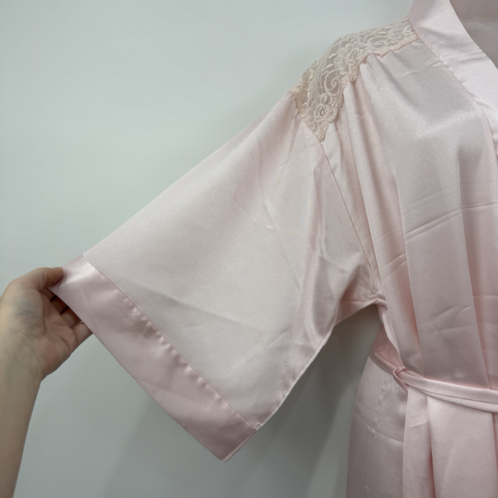 VTG Miss Elaine Satin Robe Womens M Pink Lace Cottagecore Modest Dainty USA Made