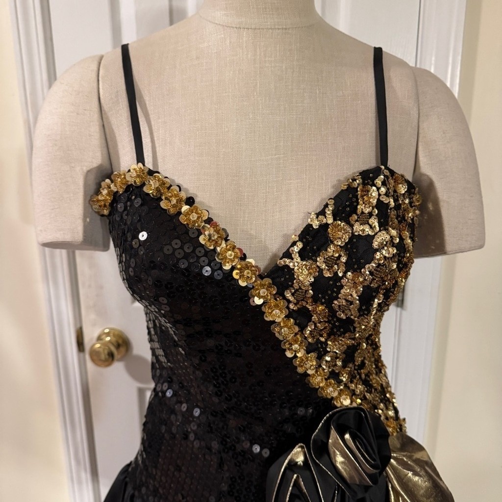 Vintage Alyce Designs Black & Gold Sequin Cocktail Dress | Size 6 (Fits Like 4)