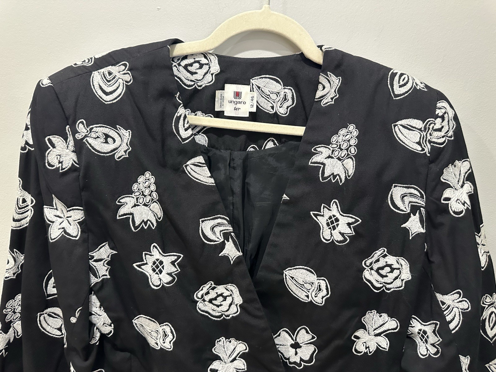 Vtg Emanuel Ungaro Ter Blazer Embroidered Woman’s Size 12 Floral Black Hong Kong