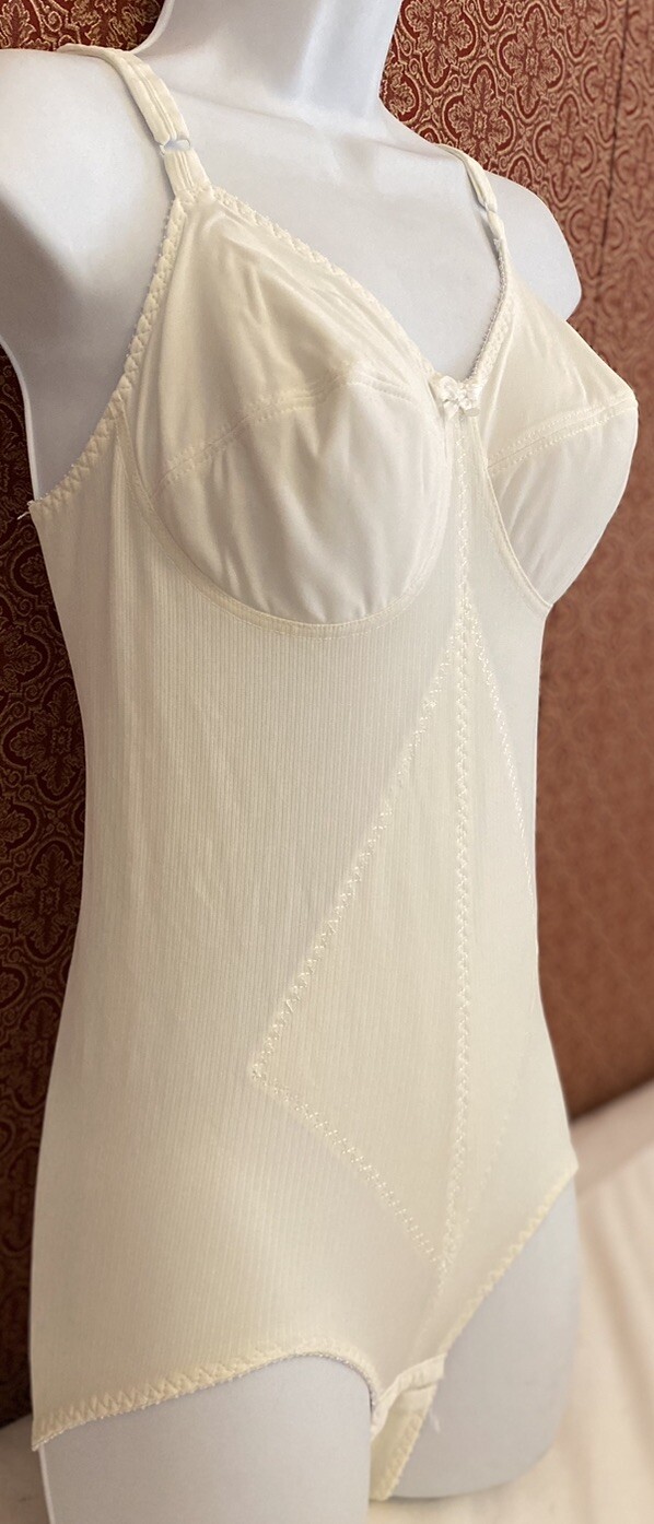 Vintage Montgomery Ward White Nylon One Piece Shaper Style 40C