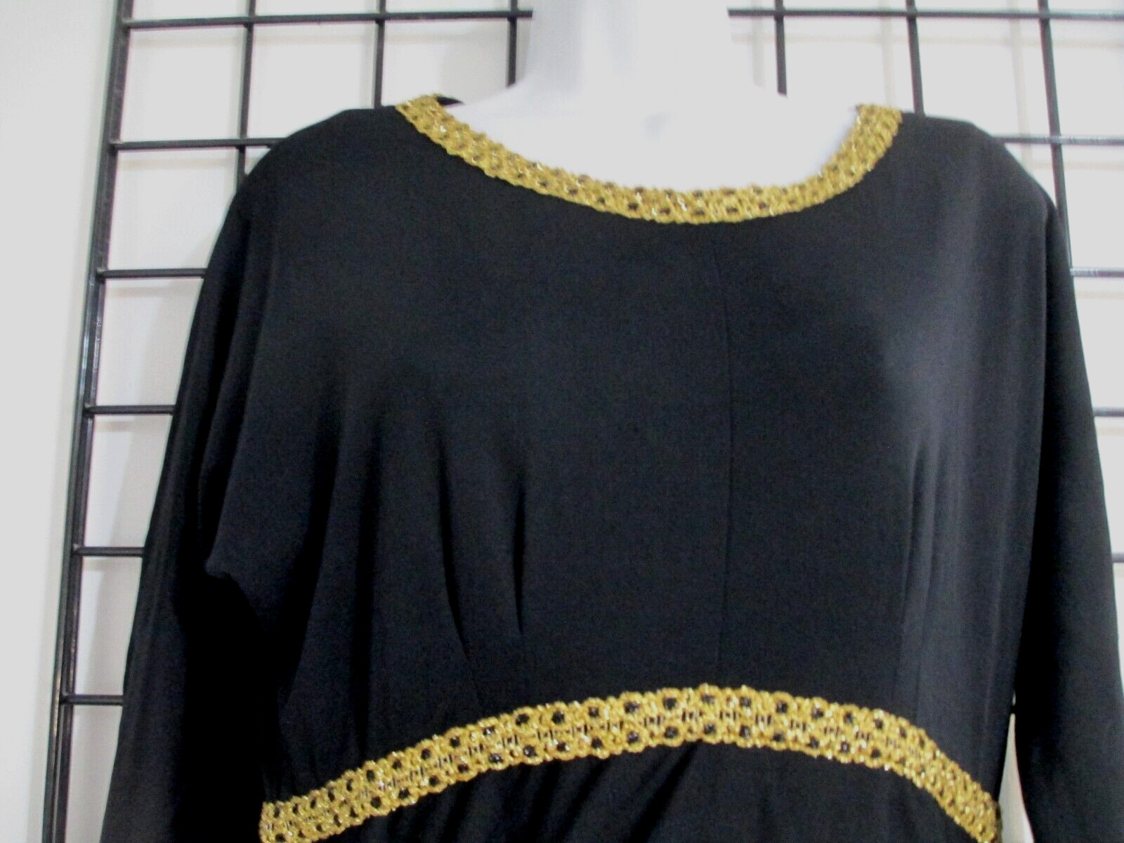 VINTAGE LOUNGE CRAFT 🌸 38&Prime; BUST / 8==BLACK / METALLIC GOLD TRIMMED GOWN DRESS