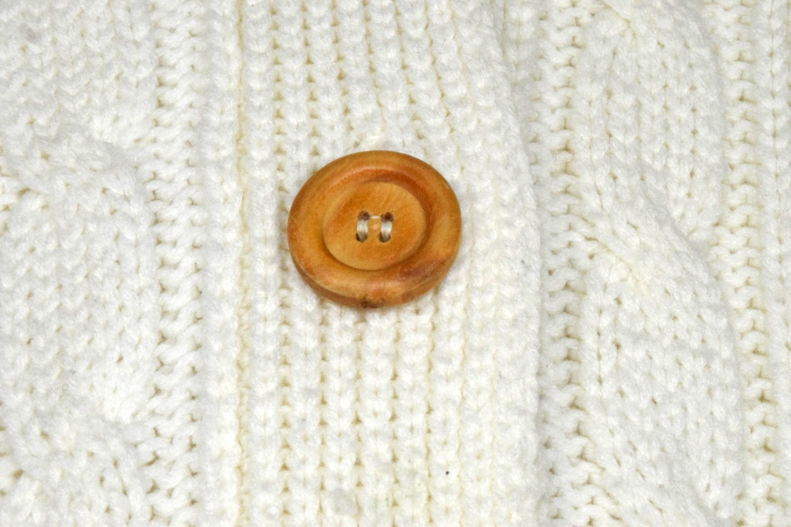 Vintage Cardigan Sweater Changing Scene Size S 80s White Cable Knit Wood Buttons