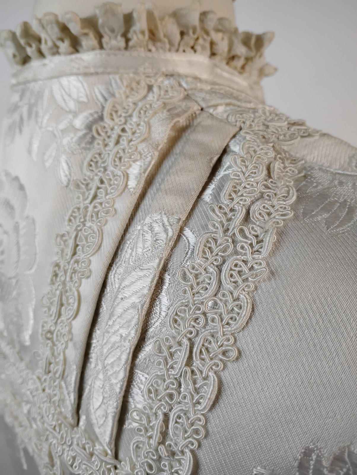 Antique Victorian Bodice – Ivory Silk Brocade with Floral Jacquard & Lace Trim