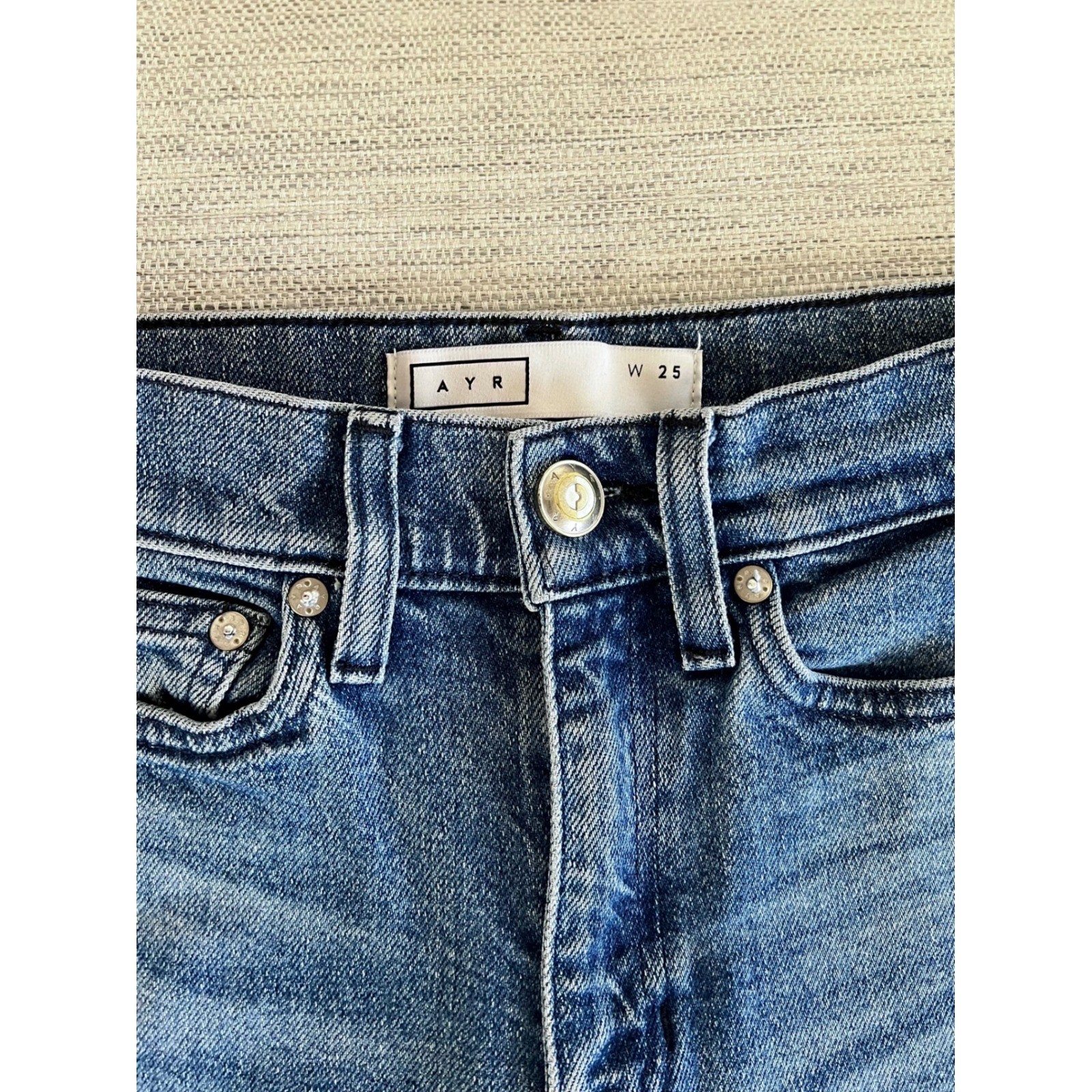 AYR The Secret Sauce Relaxed Straight Leg Blue Jeans in Old School Size 25