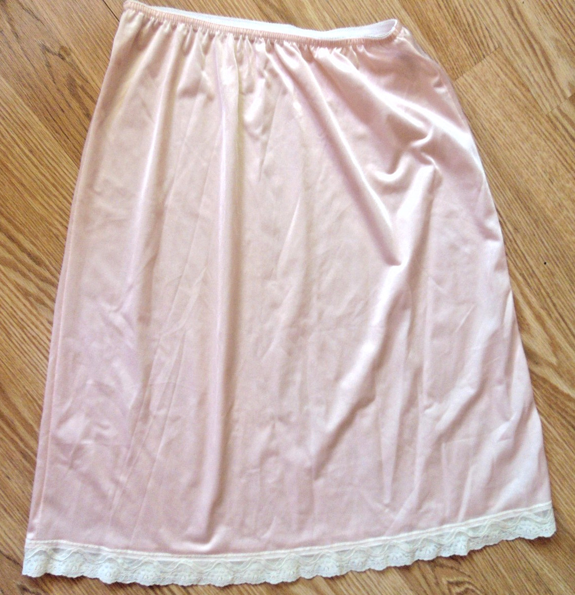 Vintage Undercover Wear Pretty Pink Nylon Half Slip w Lace Hem size Medium