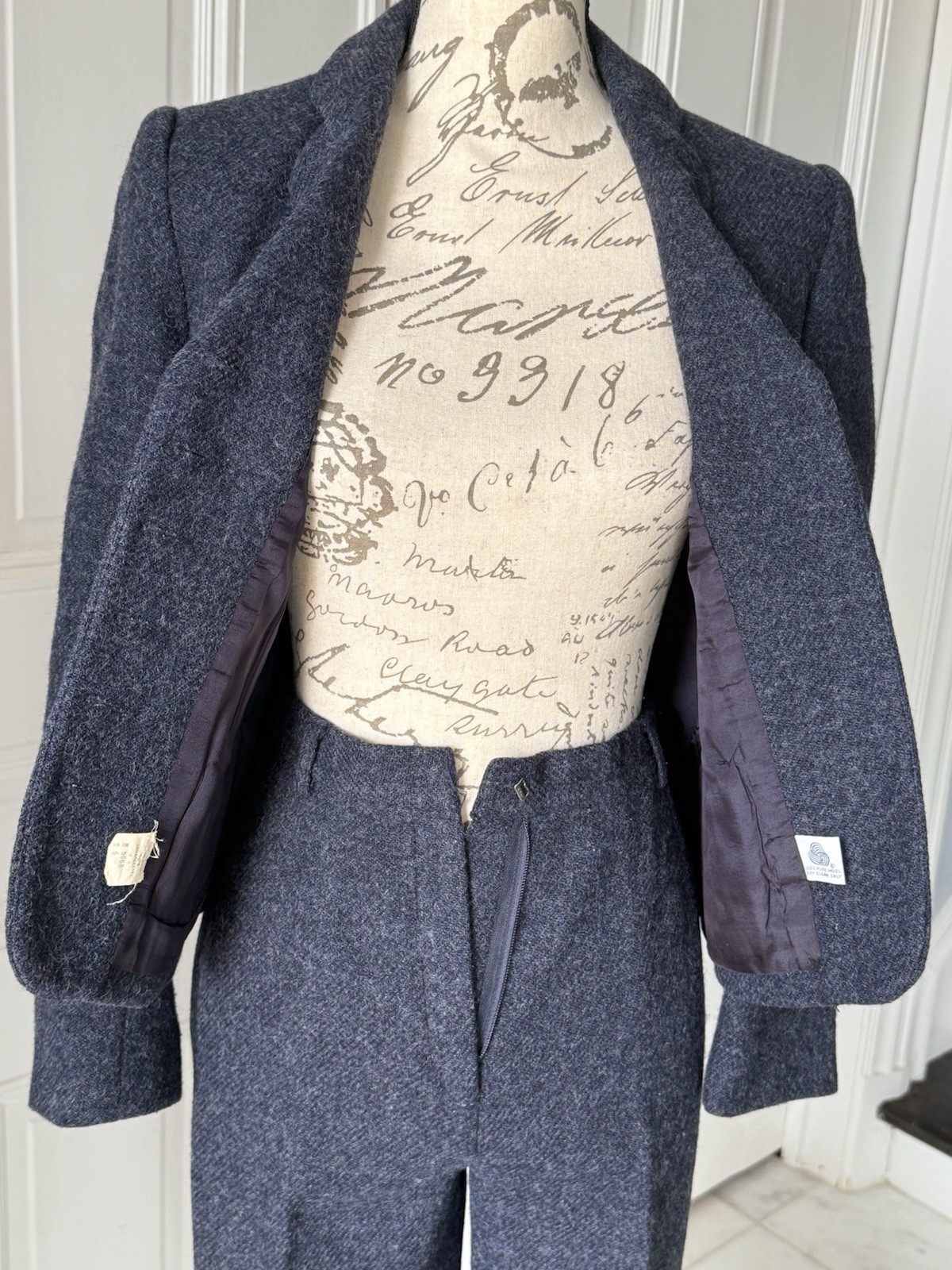 Vintage Intuitions 100 % Wool Dark Blue 2 Piece Pant Suit Ladies Size 6