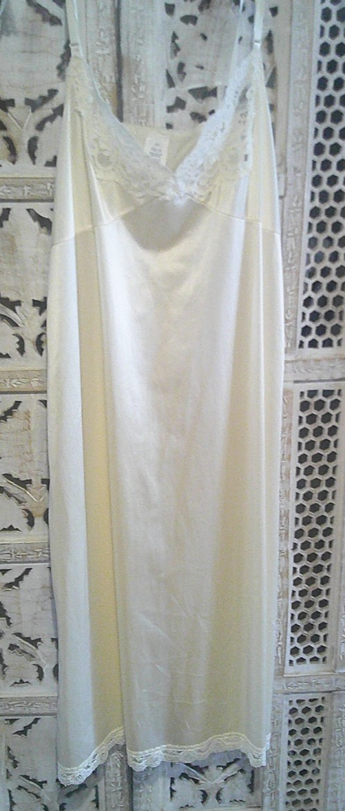 Ivory/Cream Antron III Nylon Full Slip Lace Trim Size 40/18 Vintage
