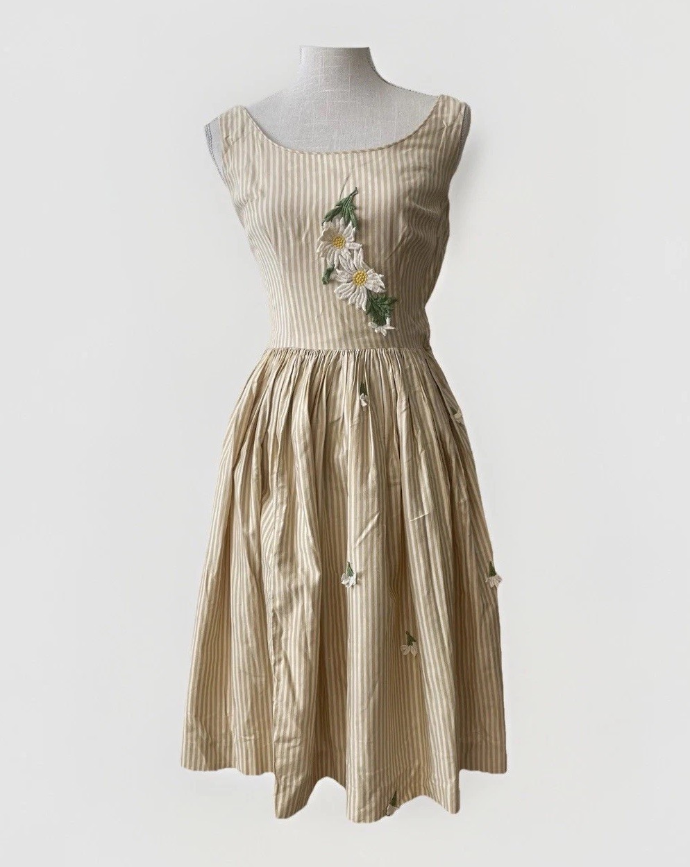 JO COLLINS 1950s 1960s Full Skirt Cotton Stripe Dress – Daisy Floral Appliqués