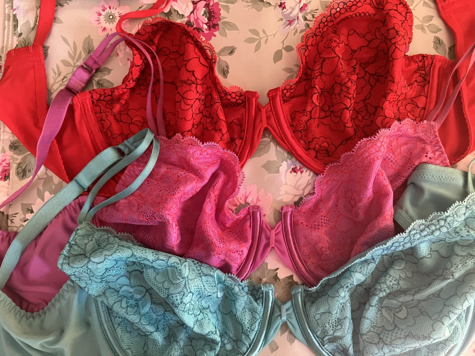 Vassarette 36C, 36D, 38C OR 36D Underwire Bra Floral Lace