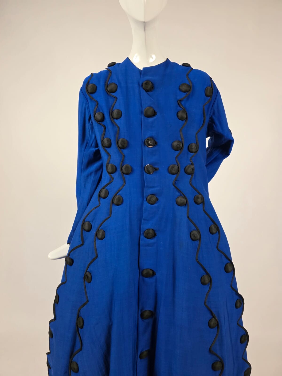 VICTORIAN 1860’S BLUE WRAPPER DRESS W QUINTUPLE BUTTON FRONT + 78 BUTTONS