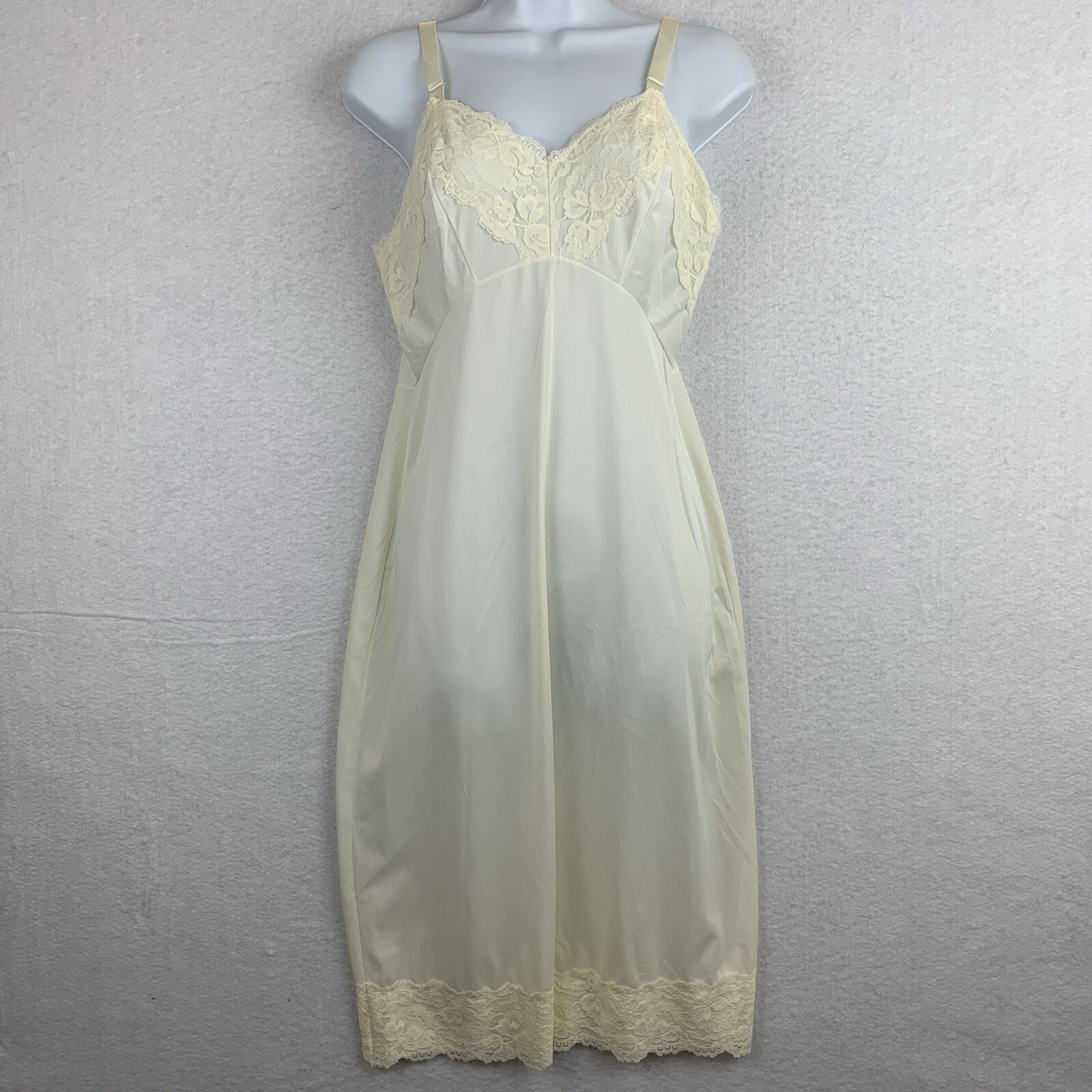 Vintage Pinehurst Lingerie Full slip Womens Size 34 Ivory 100% Nylon Floral Lace