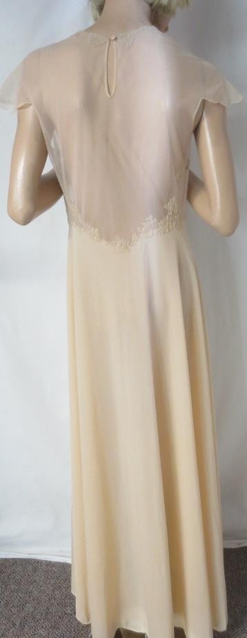 Vtg Nude Full Length Nightgown Vanity Fair Lace Applique Bodice Romantic Size 36