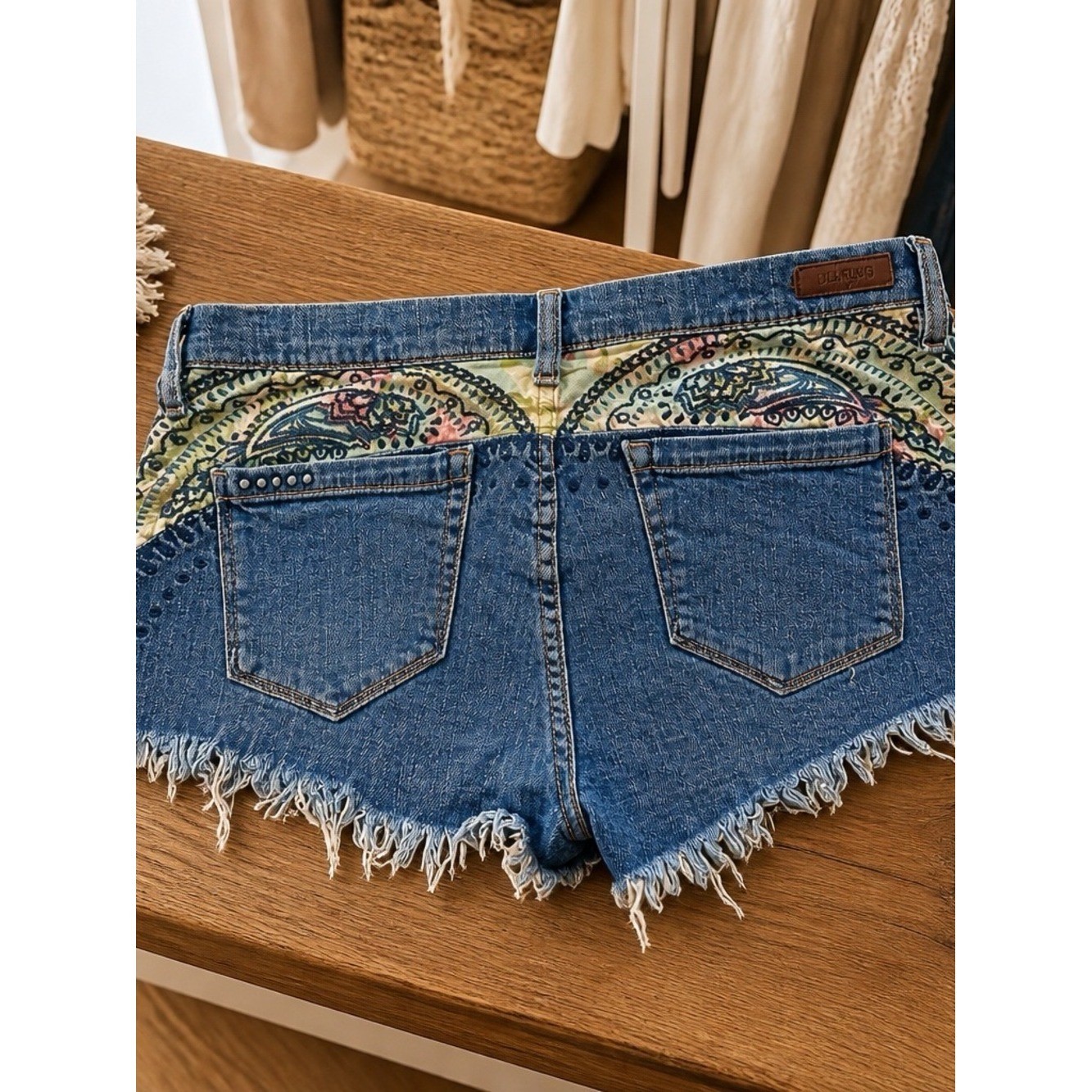 BLANKNYC Embroidered Distressed Denim Shorts size 4 Bohemian, Beach, Gypsy