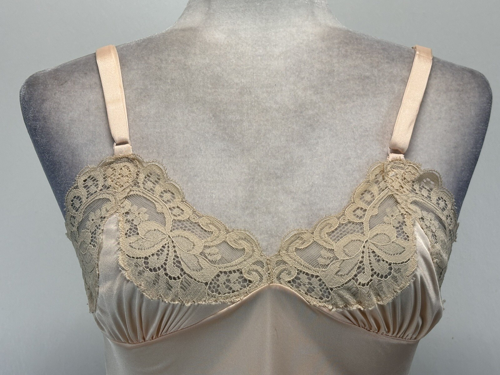 Christian Dior Full Slip Sz Small Beige Lace Trim Adjustable Straps Nylon USA